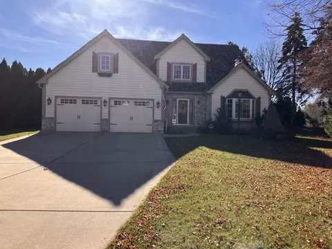8103 S Country Clb, Franklin, WI 53132