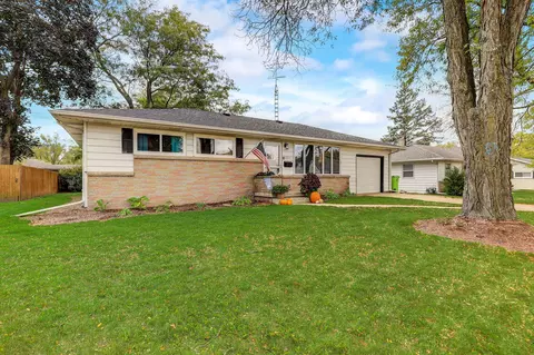 537 Mckinley, Hartford, WI 53027