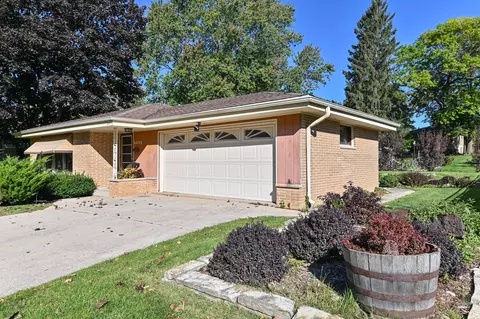 5233 Roberts, Greendale, WI 53129