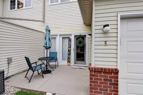 2424 Fox Riv #E, Waukesha, WI 53189