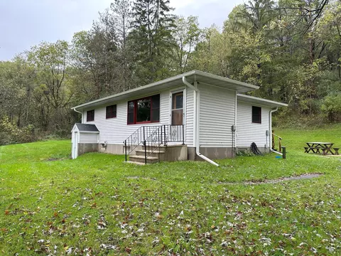 135 N N Rdg, Coon Valley, WI 54623