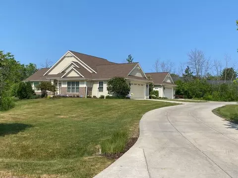 1538 W Winding Holw, Mequon, WI 53092