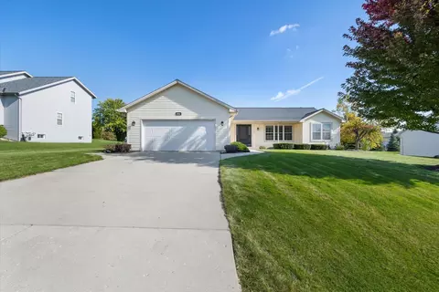 8544 S Breaburn, Oak Creek, WI 53154