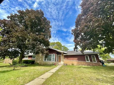 2250 W Mallory, Milwaukee, WI 53221