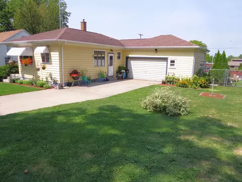 1528 E Main, Watertown, WI 53094