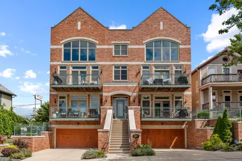 1658 N Jackson #101, Milwaukee, WI 53202