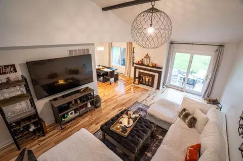 860 Pilgrim #860, Elm Grove, WI 53122