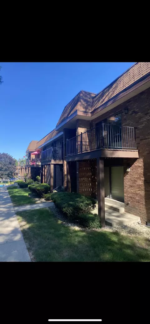 9350 W Forest Home #6, Greenfield, WI 53228