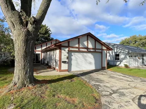 5321 S Somerset, Greenfield, WI 53221