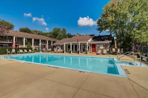 102 Evelyn #102B, Lake Geneva, WI 53147