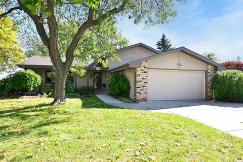 2719 Newcastle, Waukesha, WI 53188