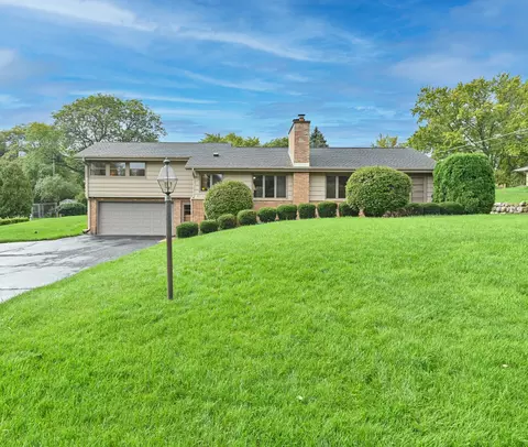 15205 High Knl, Brookfield, WI 53005