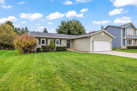 n169w20163 Chateau, Jackson, WI 53037