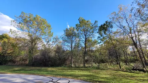 21899 W Lochleven, New Berlin, WI 53146