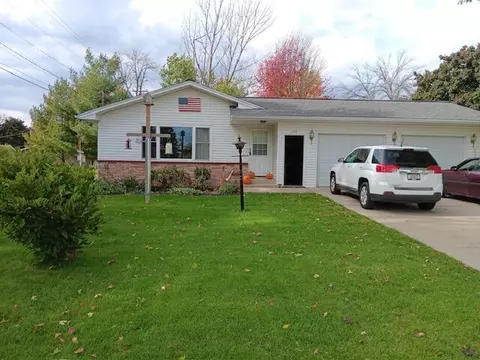 105 Edgelawn, Fox Lake, WI 53933