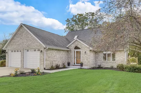 8806 Bluebird, Norway, WI 53185