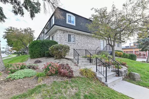 141 W North #16, Waukesha, WI 53188