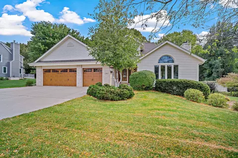 1131 S Silverbrook, West Bend, WI 53095