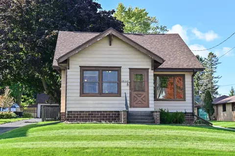 n8341 North Street, Ixonia, WI 53036