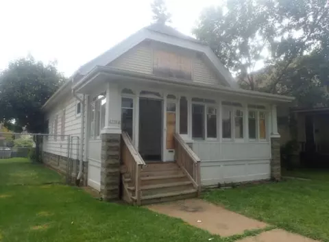 2750 N 38th, Milwaukee, WI 53210