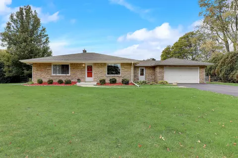 10043 N Greenview, Mequon, WI 53092