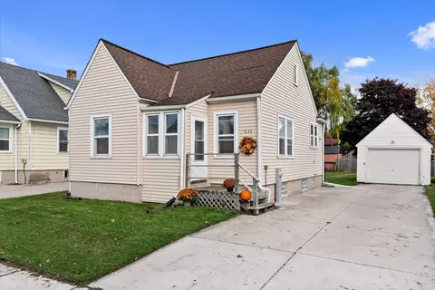834 Main, Belgium, WI 53004