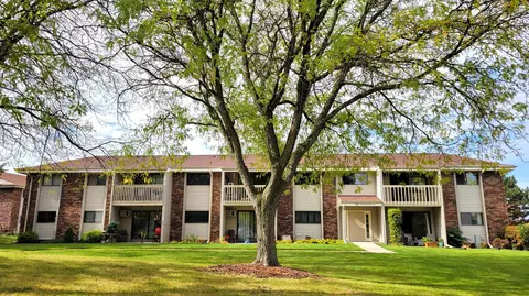 625 Westridge #7, West Bend, WI 53095