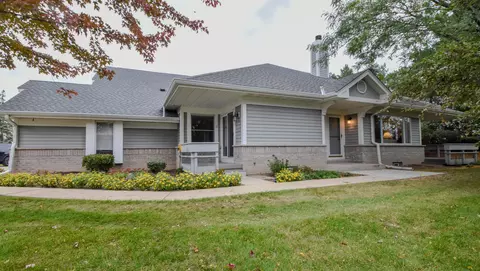 14045 W Waterford Sq, New Berlin, WI 53151
