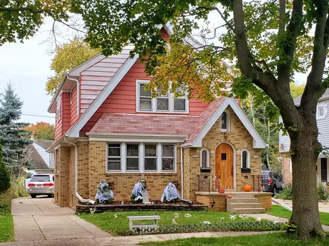 1903 N 85th #1905, Wauwatosa, WI 53226