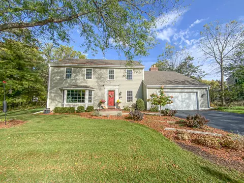 285 Fieldstone, Delafield, WI 53018