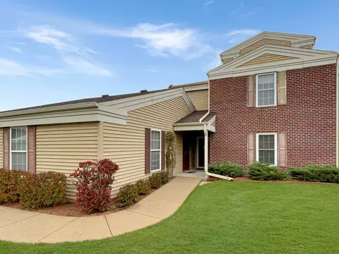 n16w26583 Wild Oats #G, Pewaukee, WI 53072