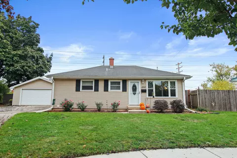 1350 Santa Monica, Waukesha, WI 53186