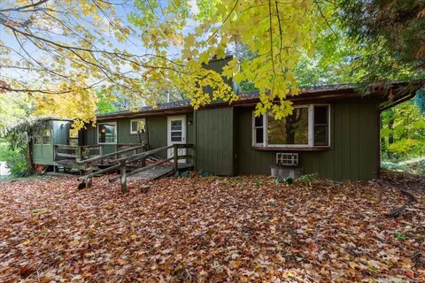 201 Plateau, Farmington, WI 53021