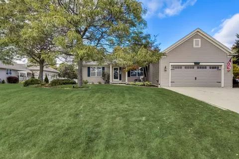 2186 W Saint Johns, Oak Creek, WI 53154