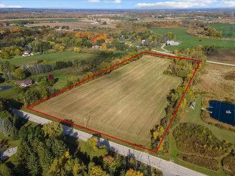 Lt1 Decorah, Trenton, WI 53095