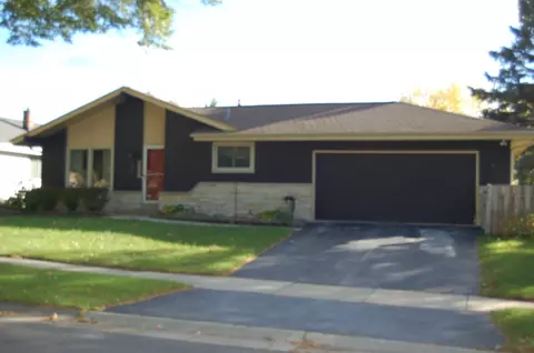 9009 W Dogwood, Milwaukee, WI 53224