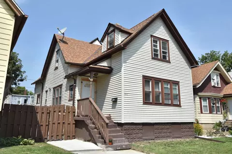 1807 S Pearl, Milwaukee, WI 53204