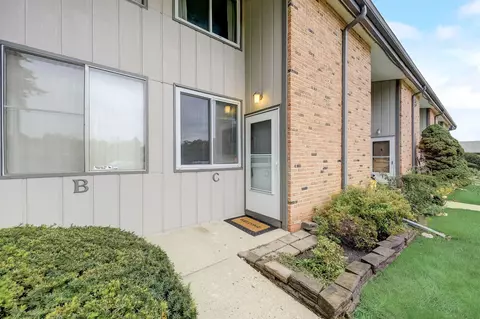 1518 Big Bnd #C, Waukesha, WI 53189