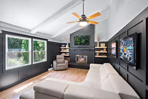 s107w29915 Pickering, Mukwonago, WI 53149