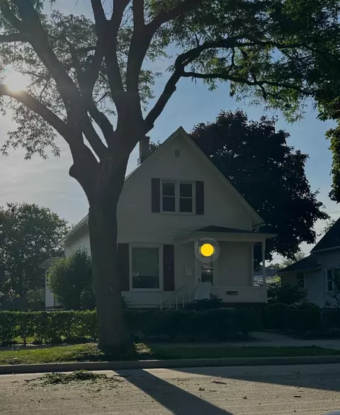 1622 Grange, Racine, WI 53405