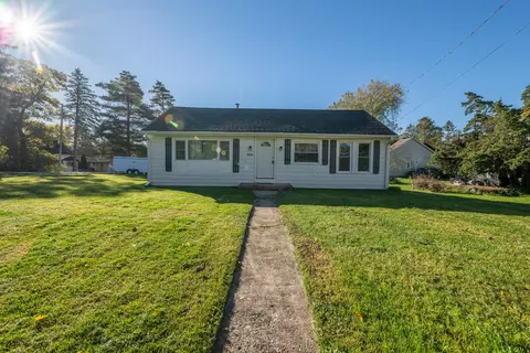 w1043 Hawthorne Road, Bloomfield, WI 53128