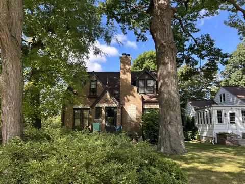 1947 S 107th, West Allis, WI 53227