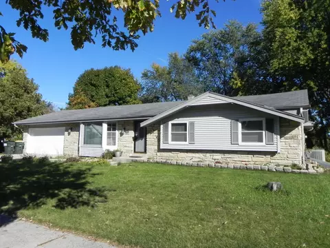 7934 S Verdev, Oak Creek, WI 53154