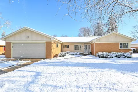 7120 N Crossway, Fox Point, WI 53217
