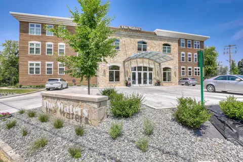 n52w35002 Lake #203, Oconomowoc, WI 53066