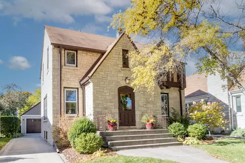 2431 N 85th, Wauwatosa, WI 53226