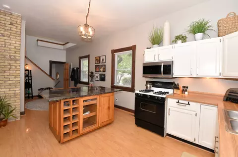 2597 N Oakland, Milwaukee, WI 53211