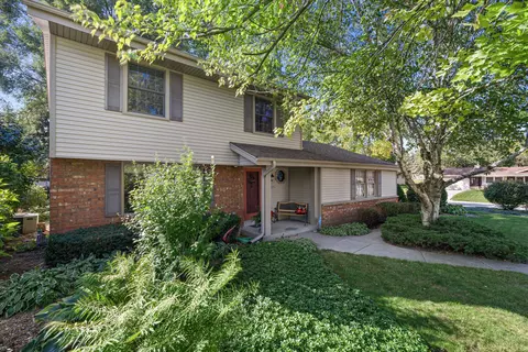 15495 W Doverhill, New Berlin, WI 53151