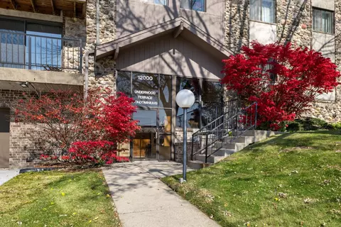 12000 W Bluemound #308, Wauwatosa, WI 53226