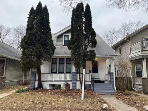 2927 S Wentworth, Milwaukee, WI 53207